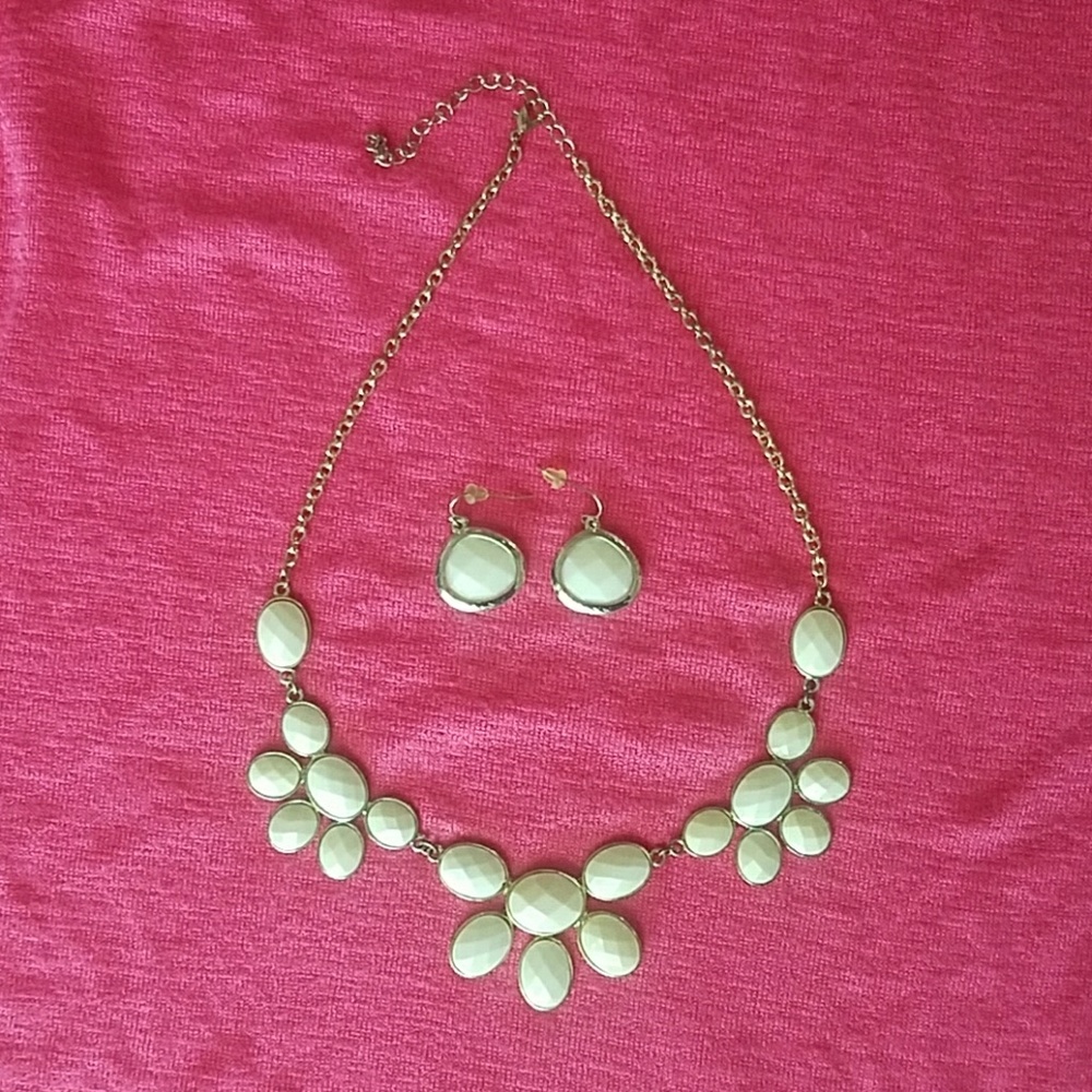 Necklace and earing set - Last Call 03/23/18